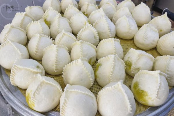 博泰配资 到青海民和县必打卡则乃包子，品种丰富又美味，老板娘热情漂亮
